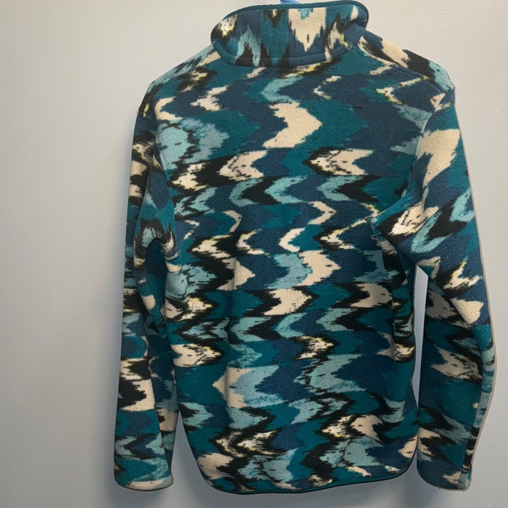 Patagonia Blue and Black Patterned Fleece - Picture 3 of 3